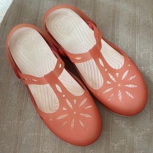 CROCS Mary Jane peach and white